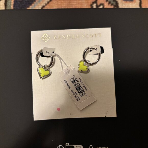 NWT Kendra Scott Ari Neon Yellow Heart Huggie Earrings - Picture 1 of 1
